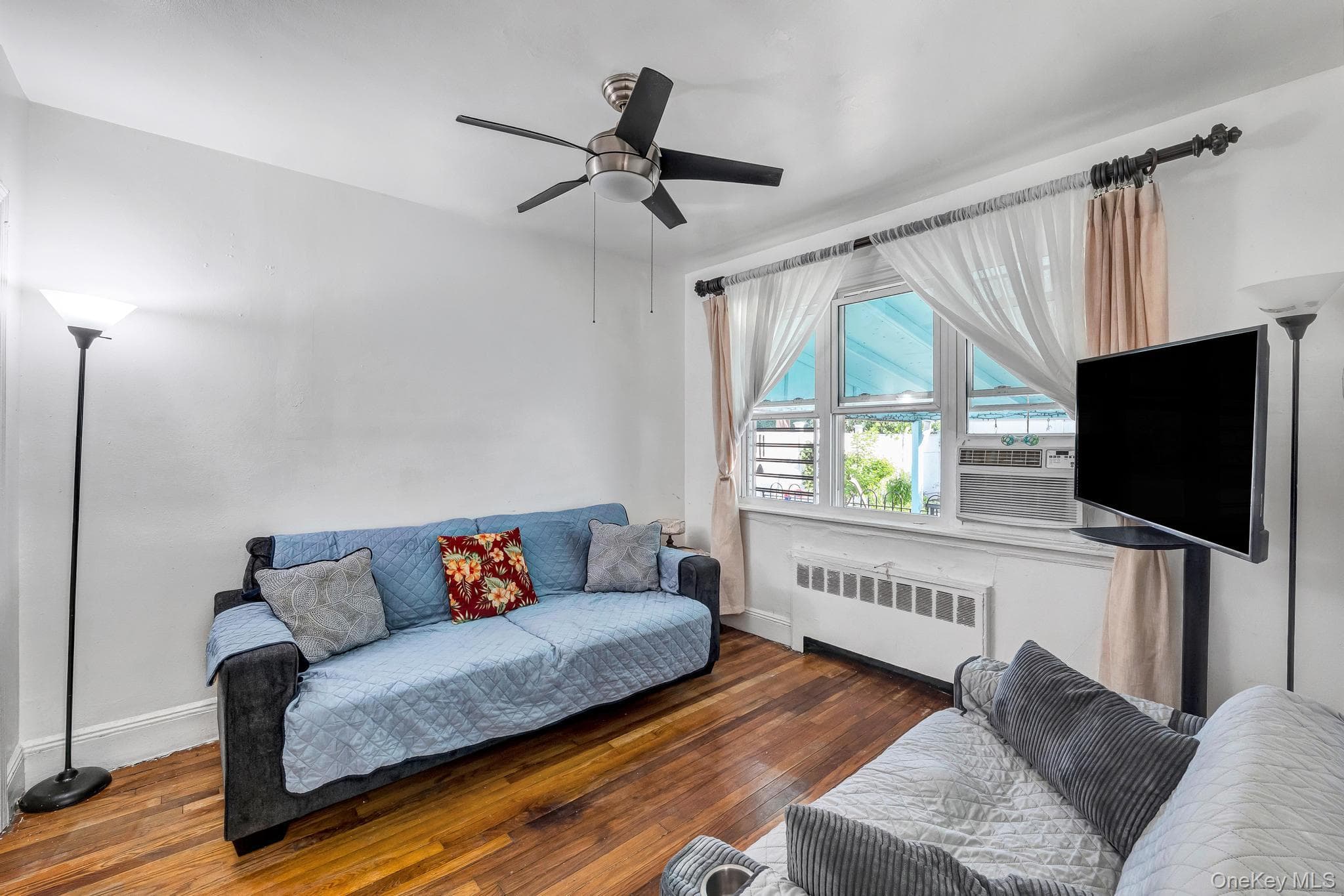 1651 Hering Avenue thumbnail 16