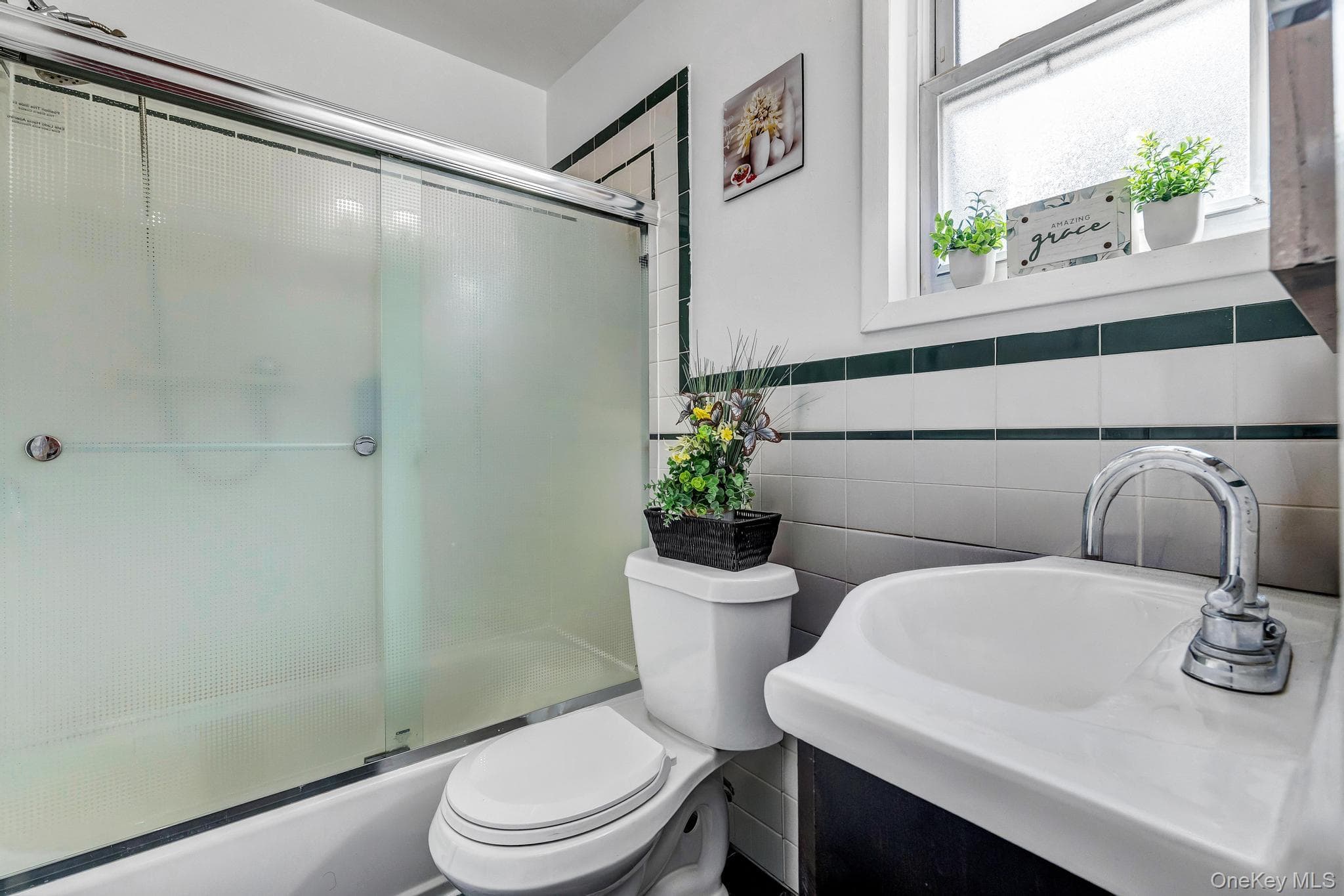 1651 Hering Avenue thumbnail 26