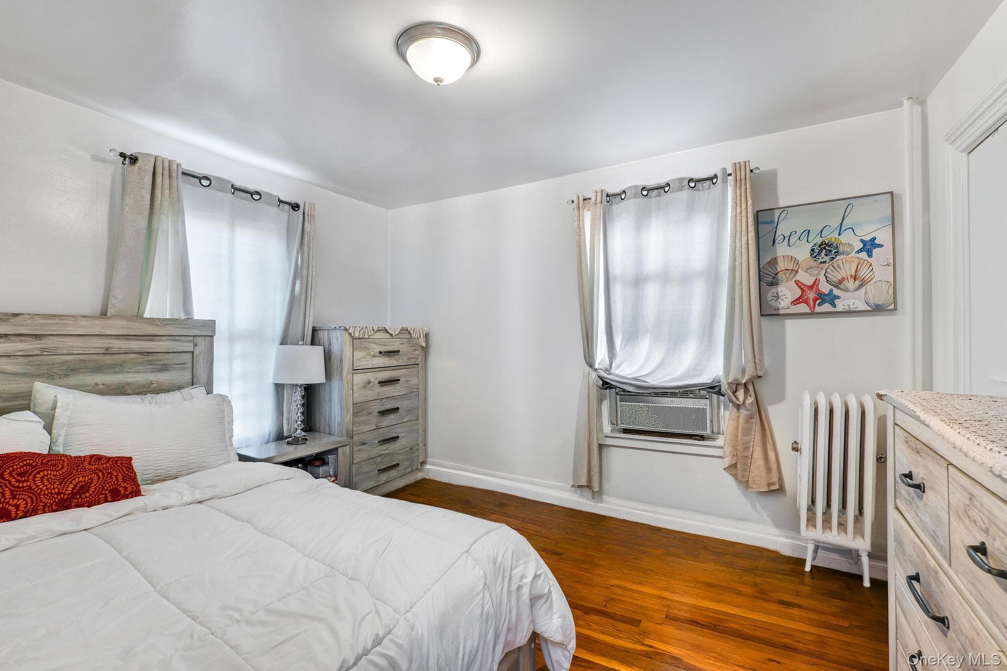 1651 Hering Avenue thumbnail 35