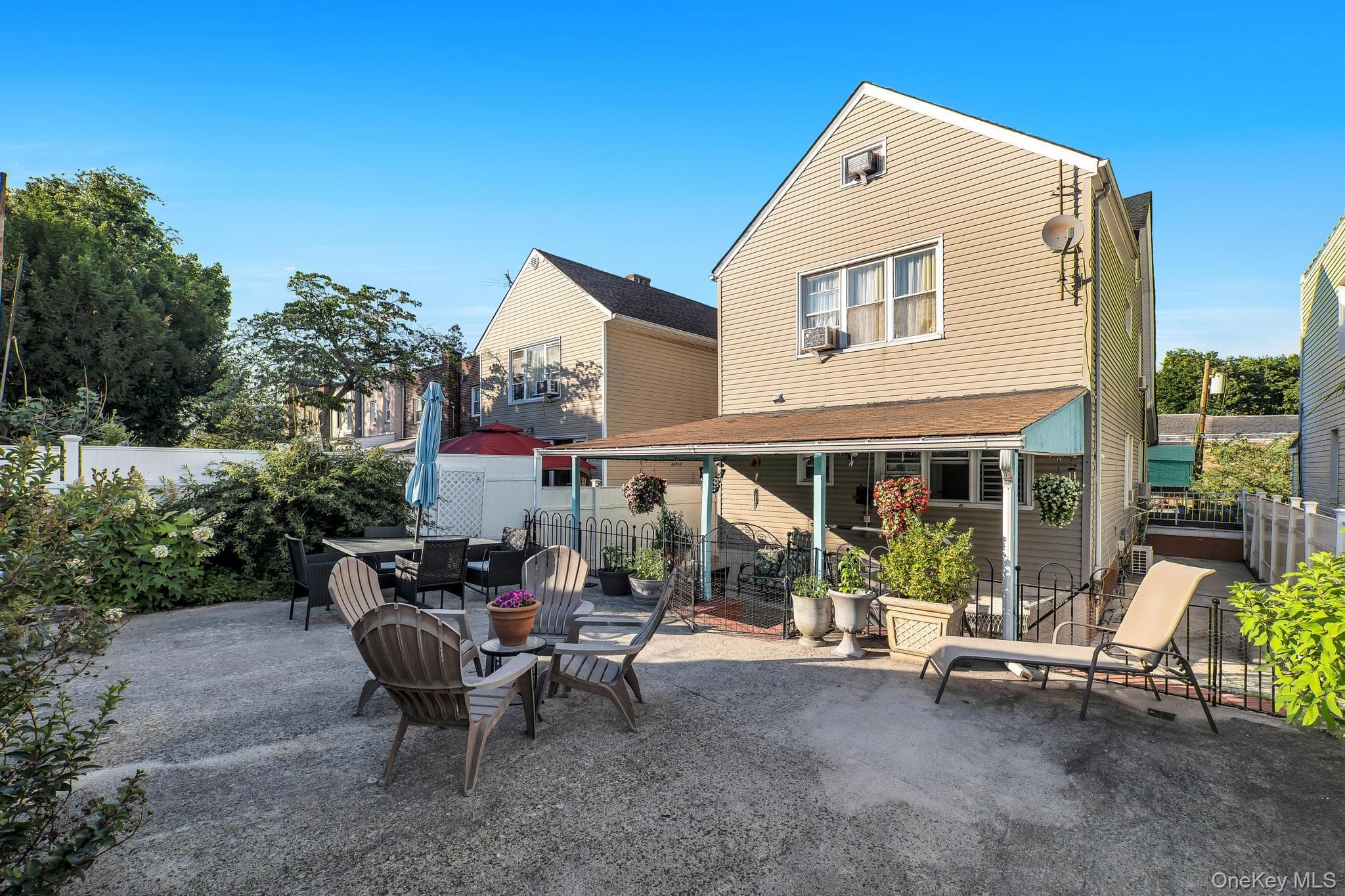 1651 Hering Avenue thumbnail 6