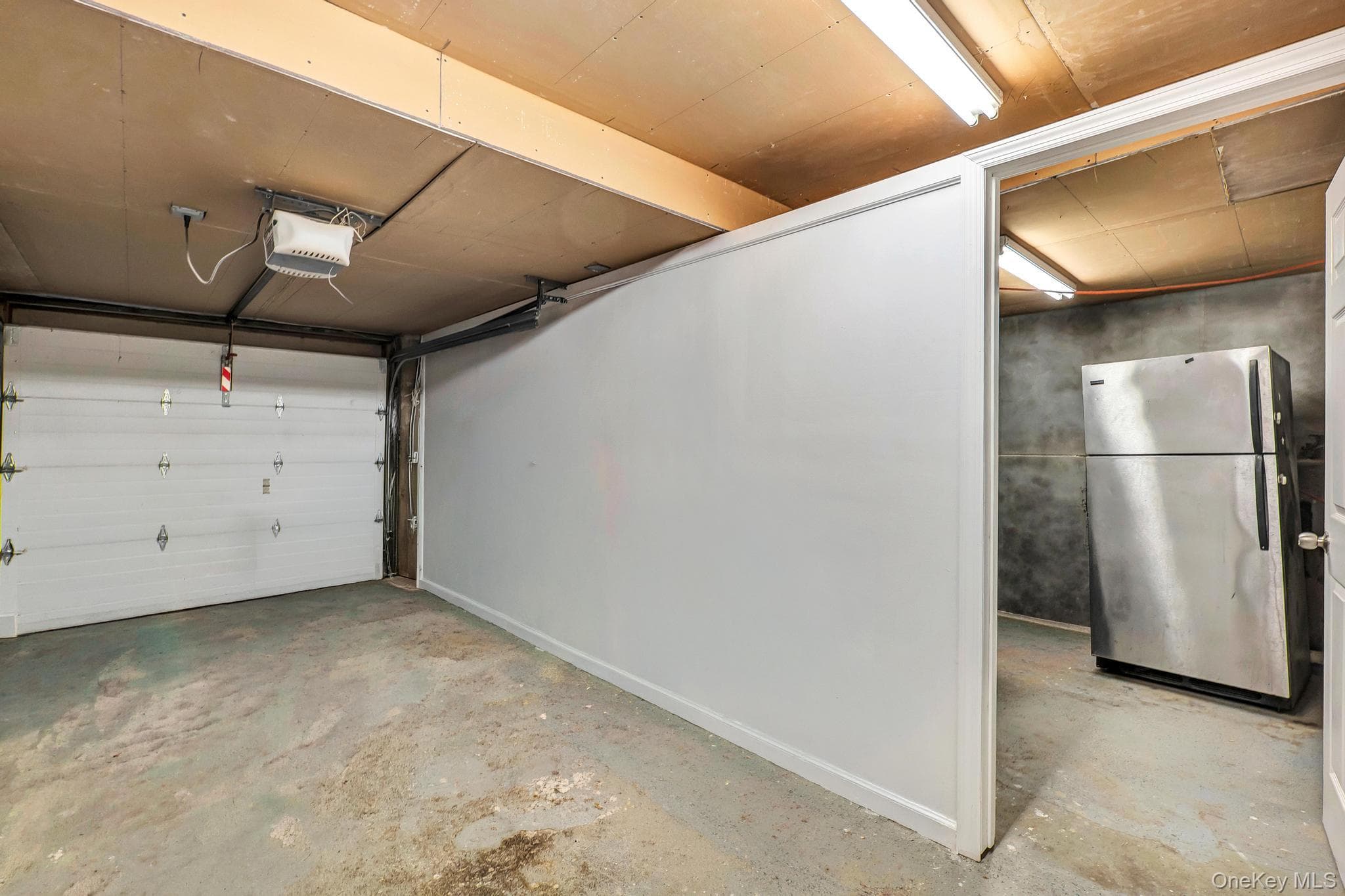 1651 Hering Avenue thumbnail 44