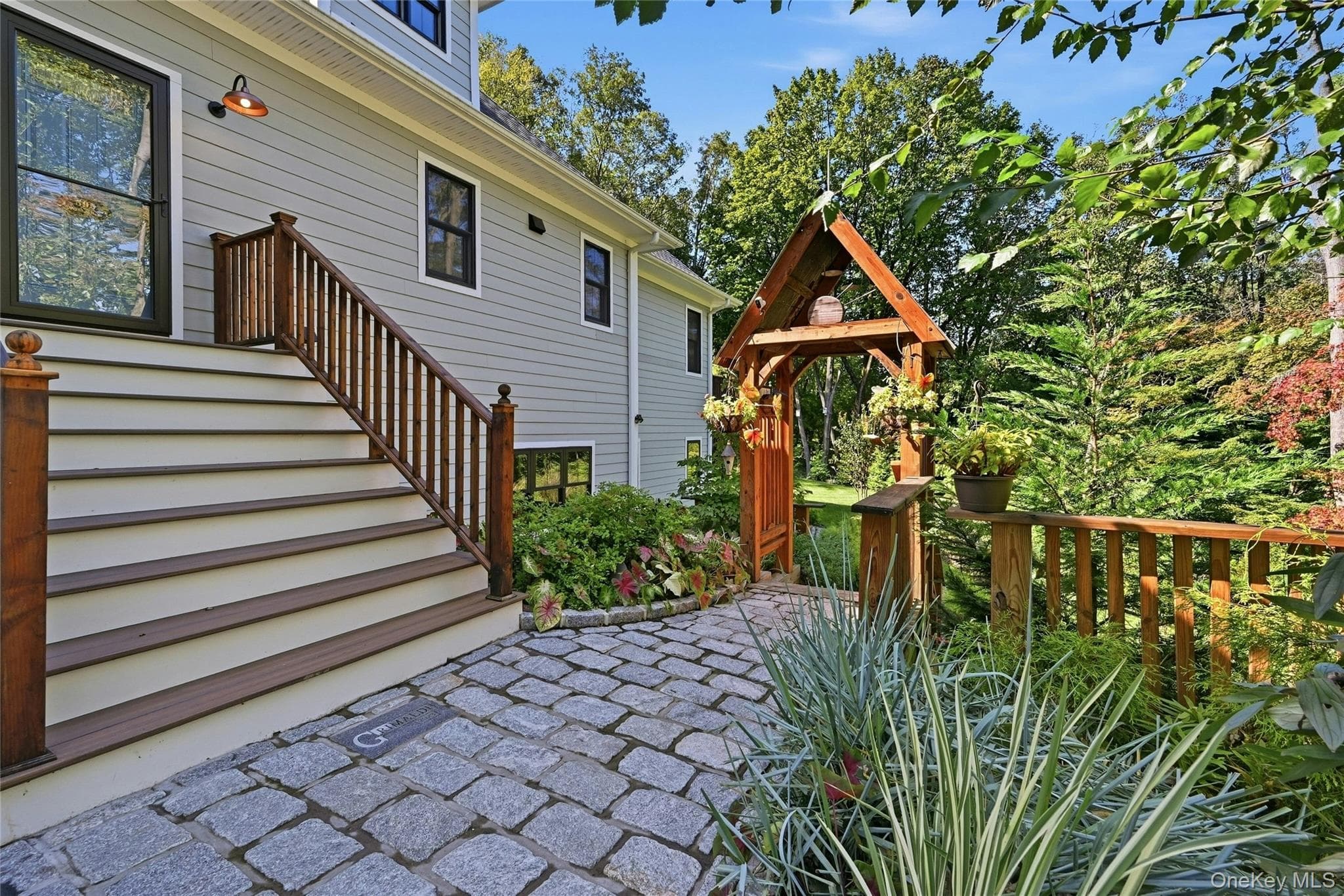 595 Moriches Road thumbnail 33