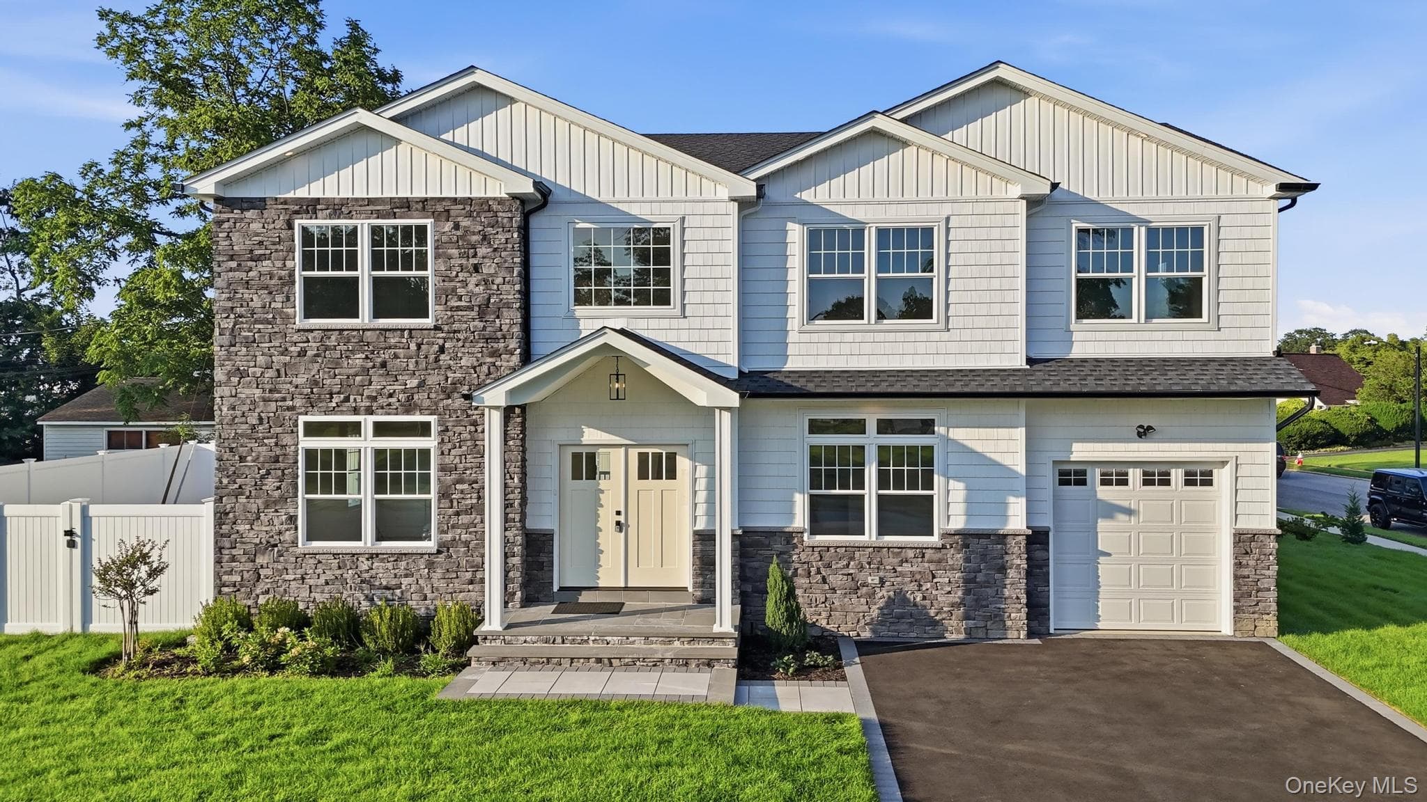 43 Barter Lane, Hicksville
