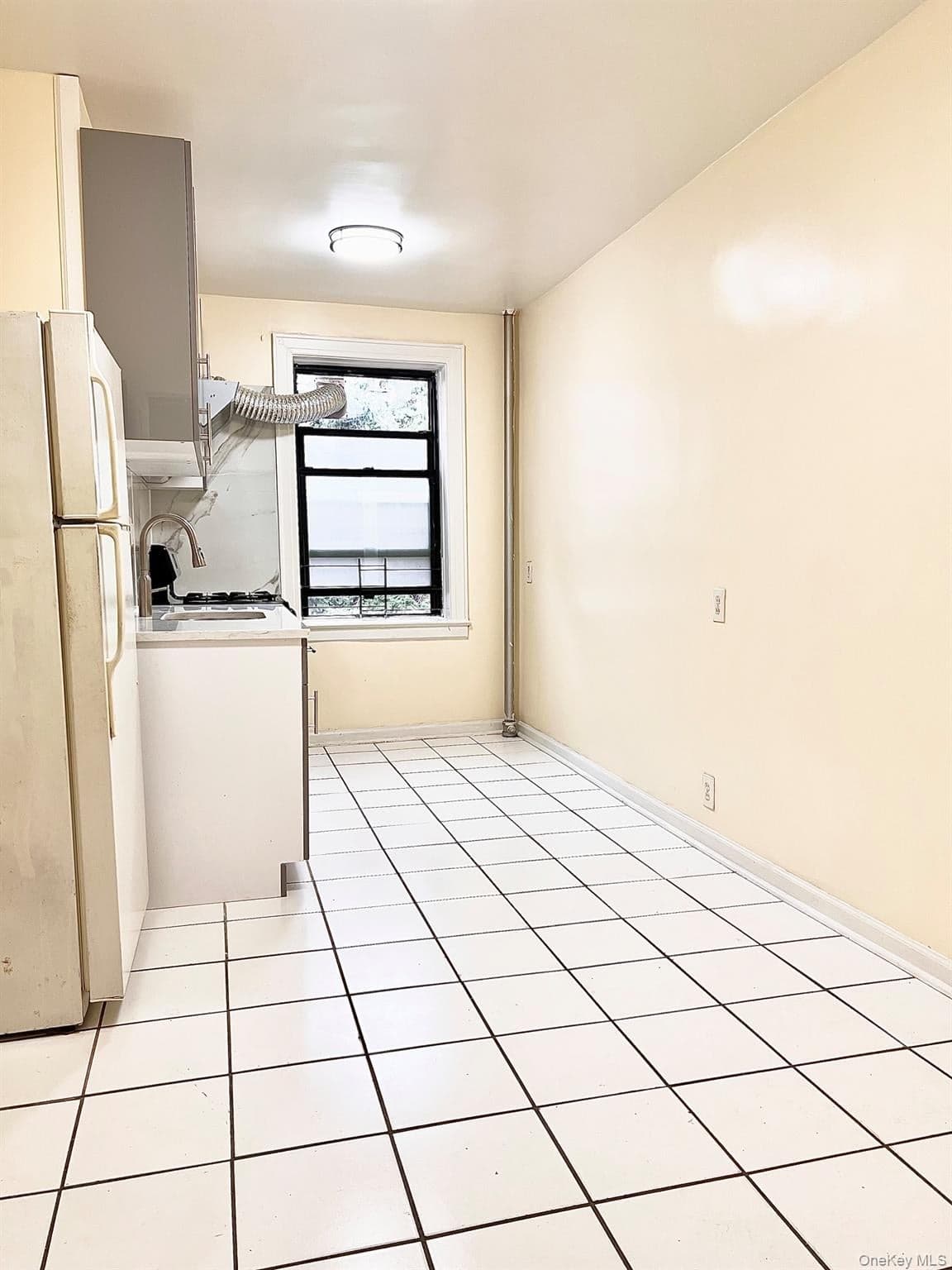 61-40 Saunders St St Unit: A12 thumbnail 3