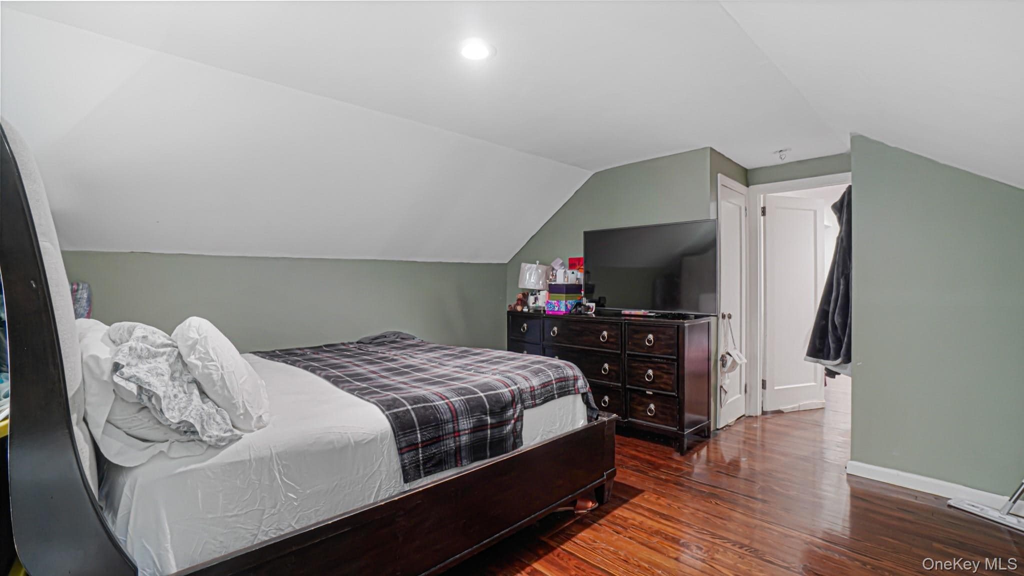 143 S Montgomery Street thumbnail 28