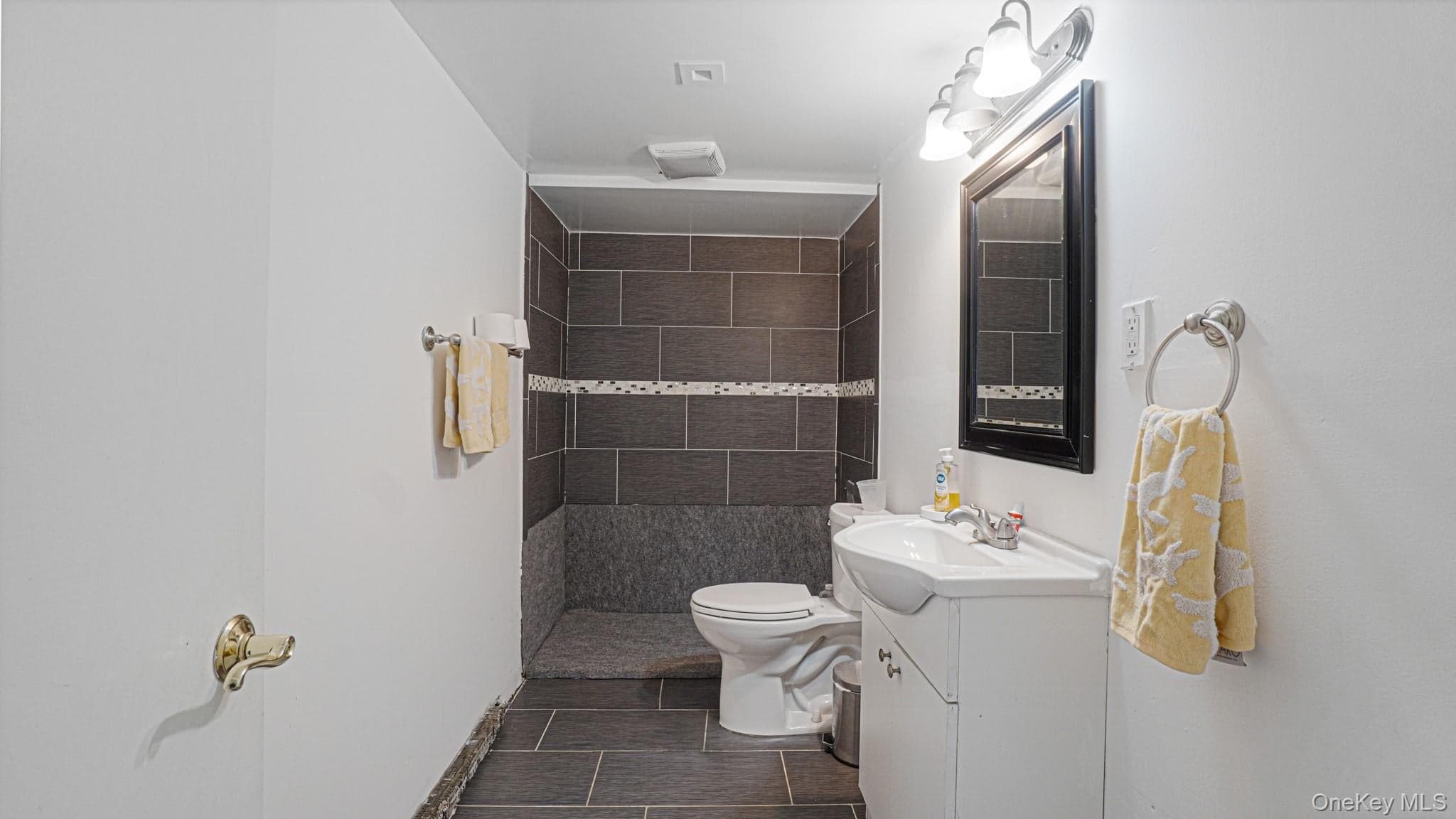 143 S Montgomery Street thumbnail 33