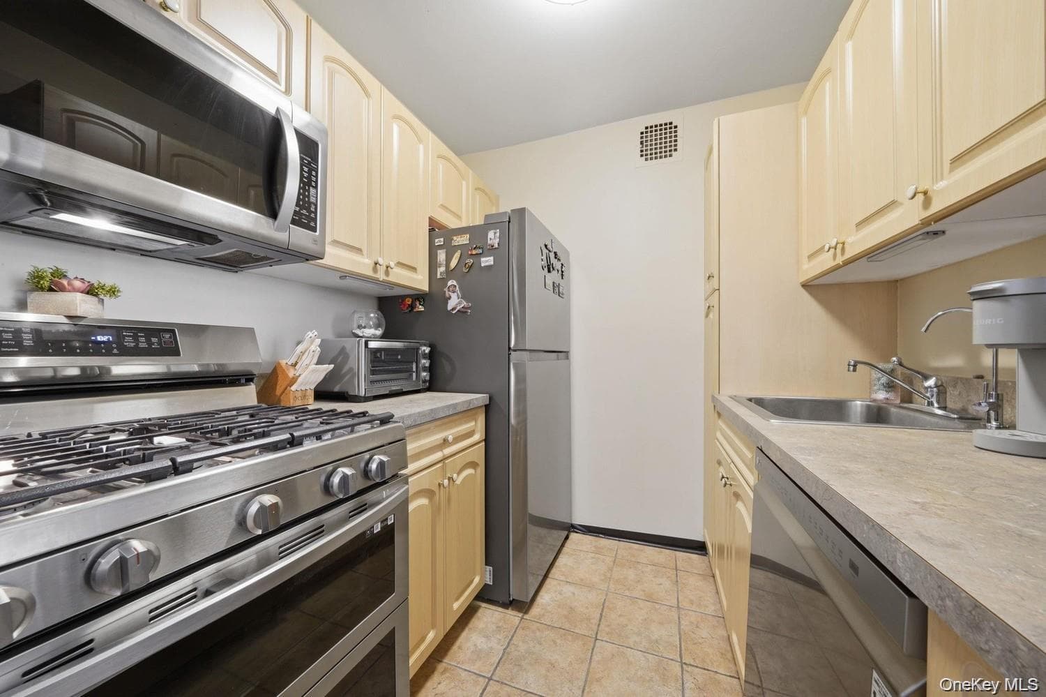 1874 Pelham Parkway Unit: LF thumbnail 4