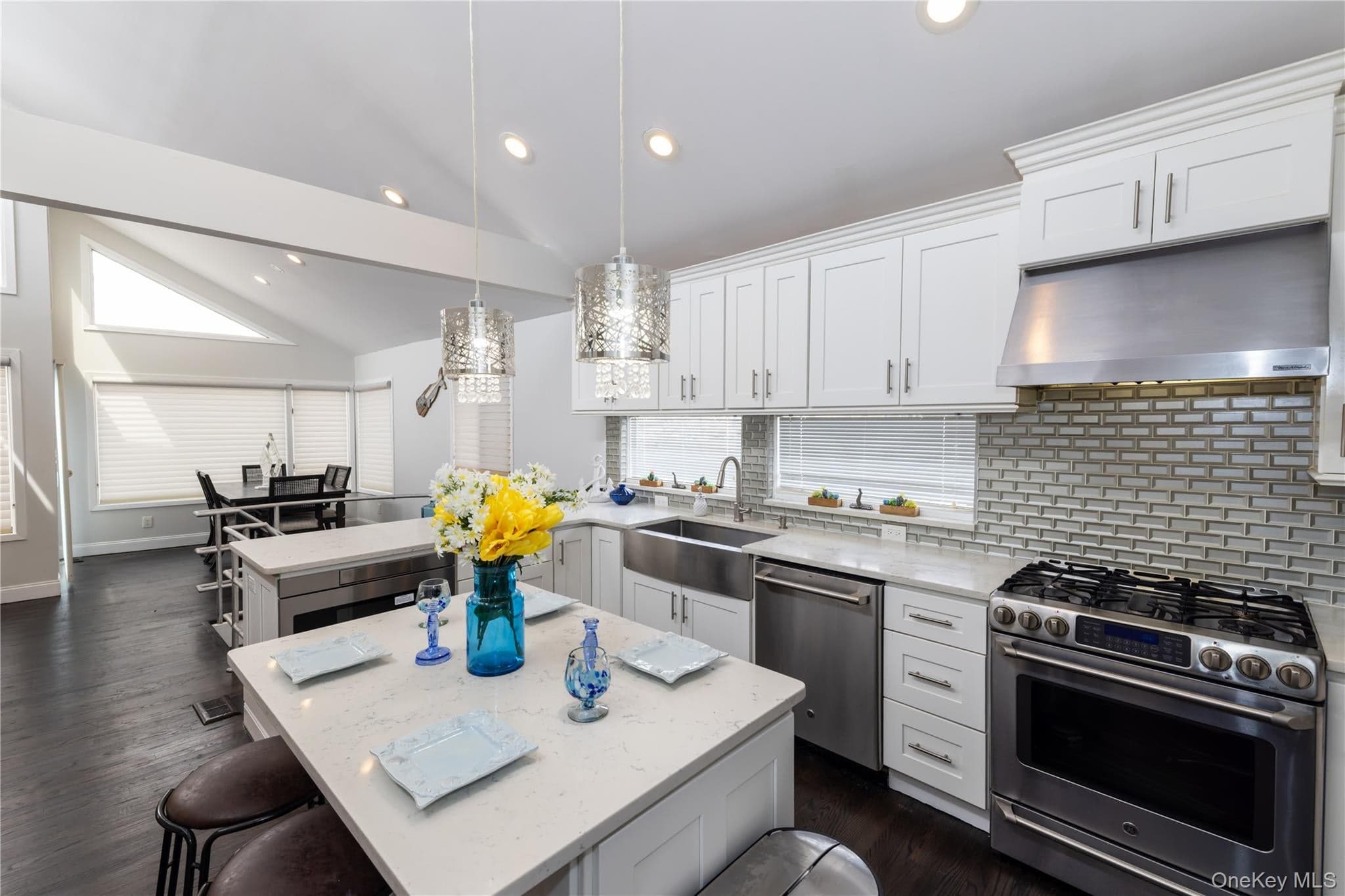 2590 Riverside Drive thumbnail 5