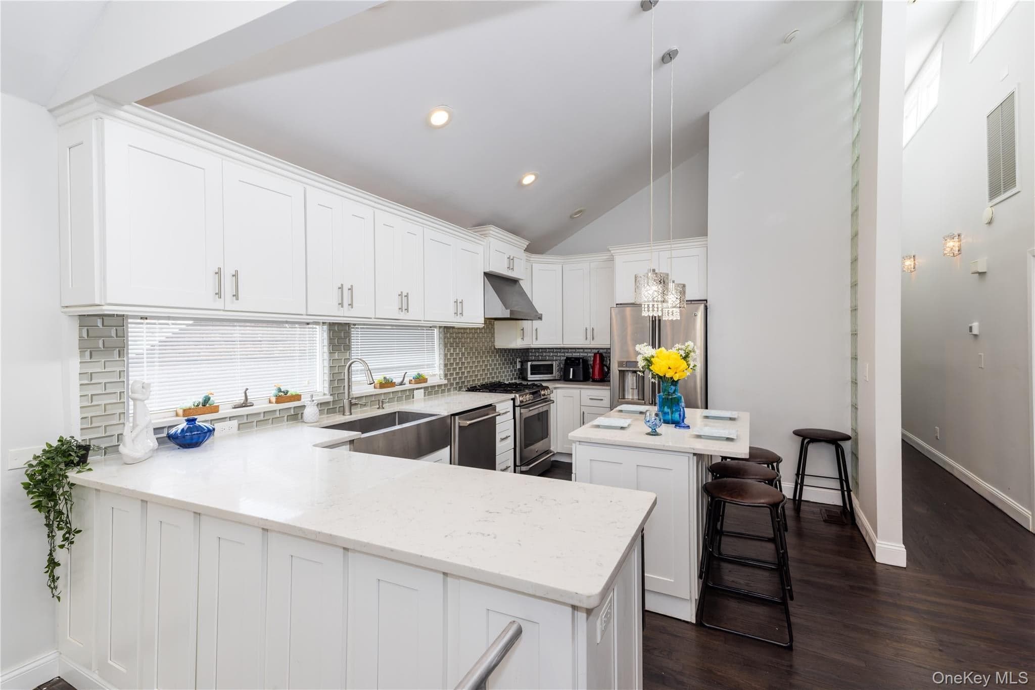 2590 Riverside Drive thumbnail 6
