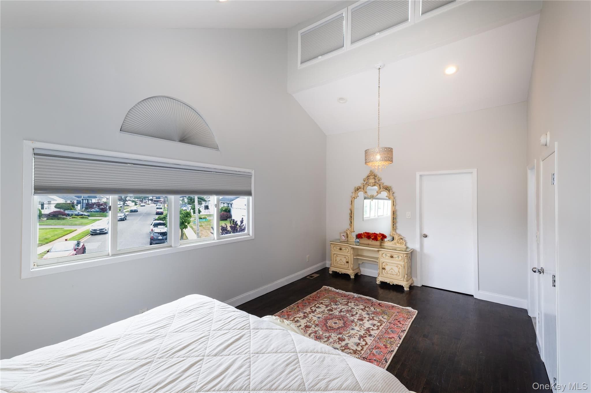 2590 Riverside Drive thumbnail 9