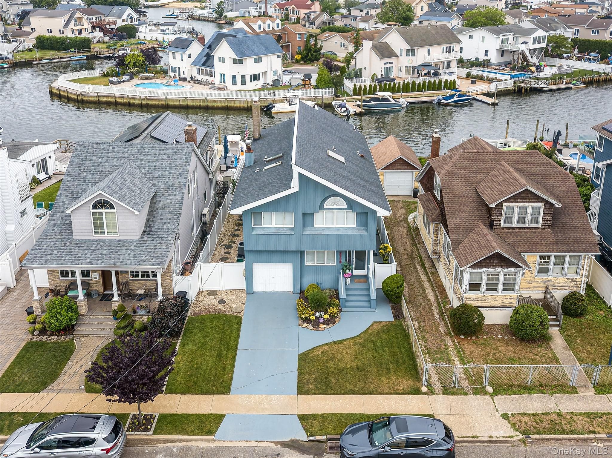 2590 Riverside Drive thumbnail 2