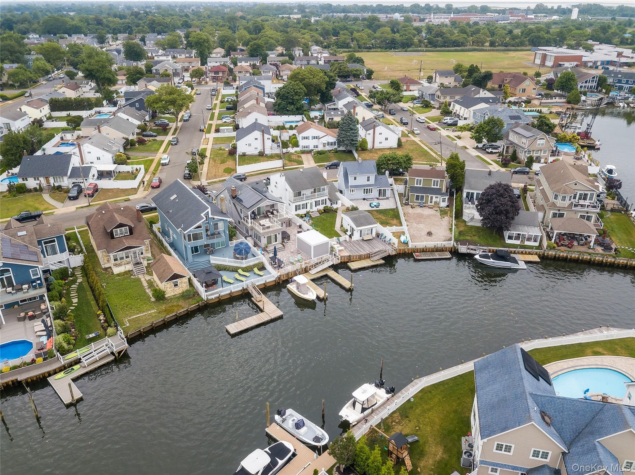 2590 Riverside Drive thumbnail 23