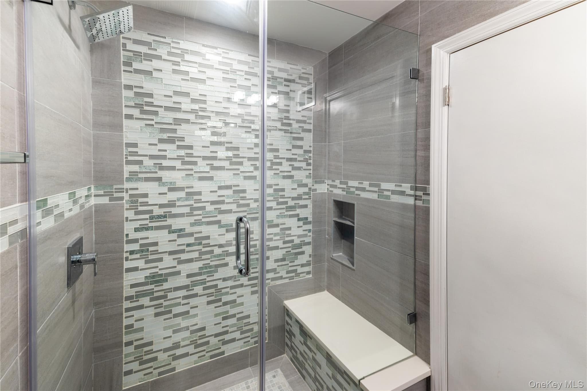 2590 Riverside Drive thumbnail 19