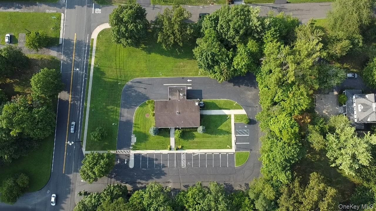 230 N Middletown Road thumbnail 2
