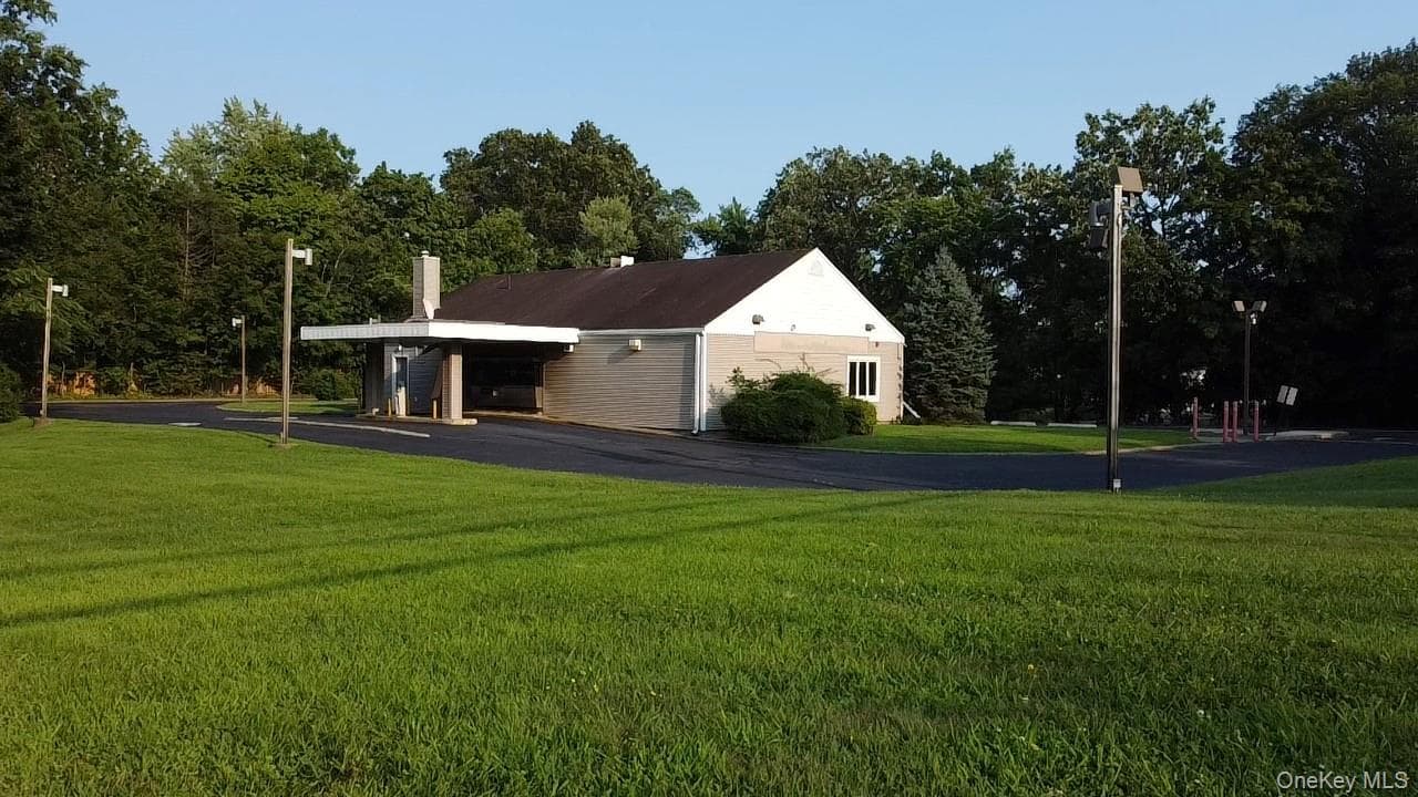 230 N Middletown Road thumbnail 4