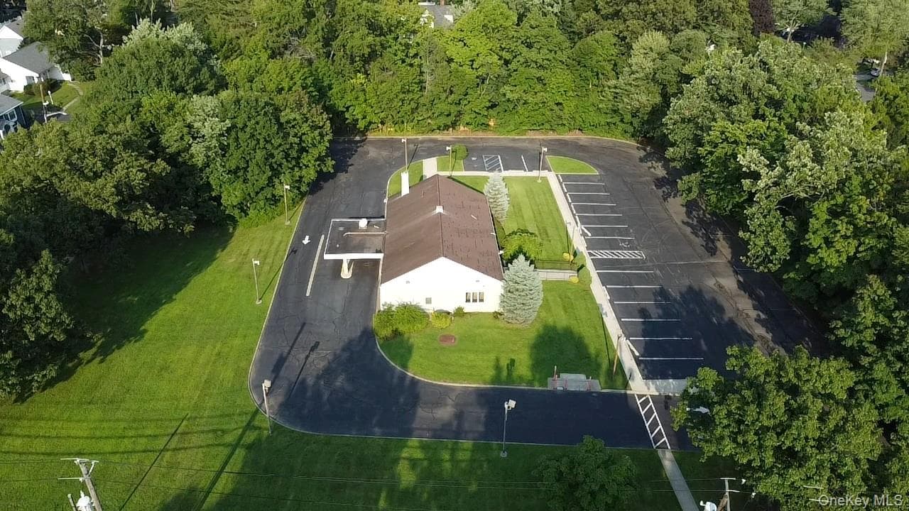 230 N Middletown Road thumbnail 3