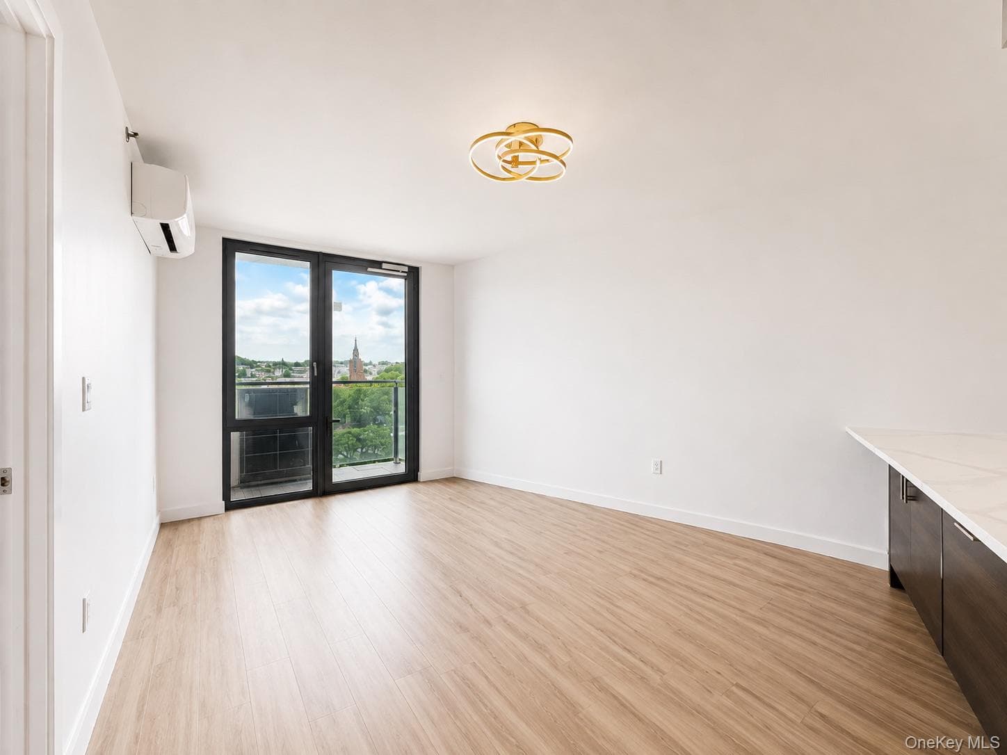 7065 Queens Boulevard Unit: 6A thumbnail 2