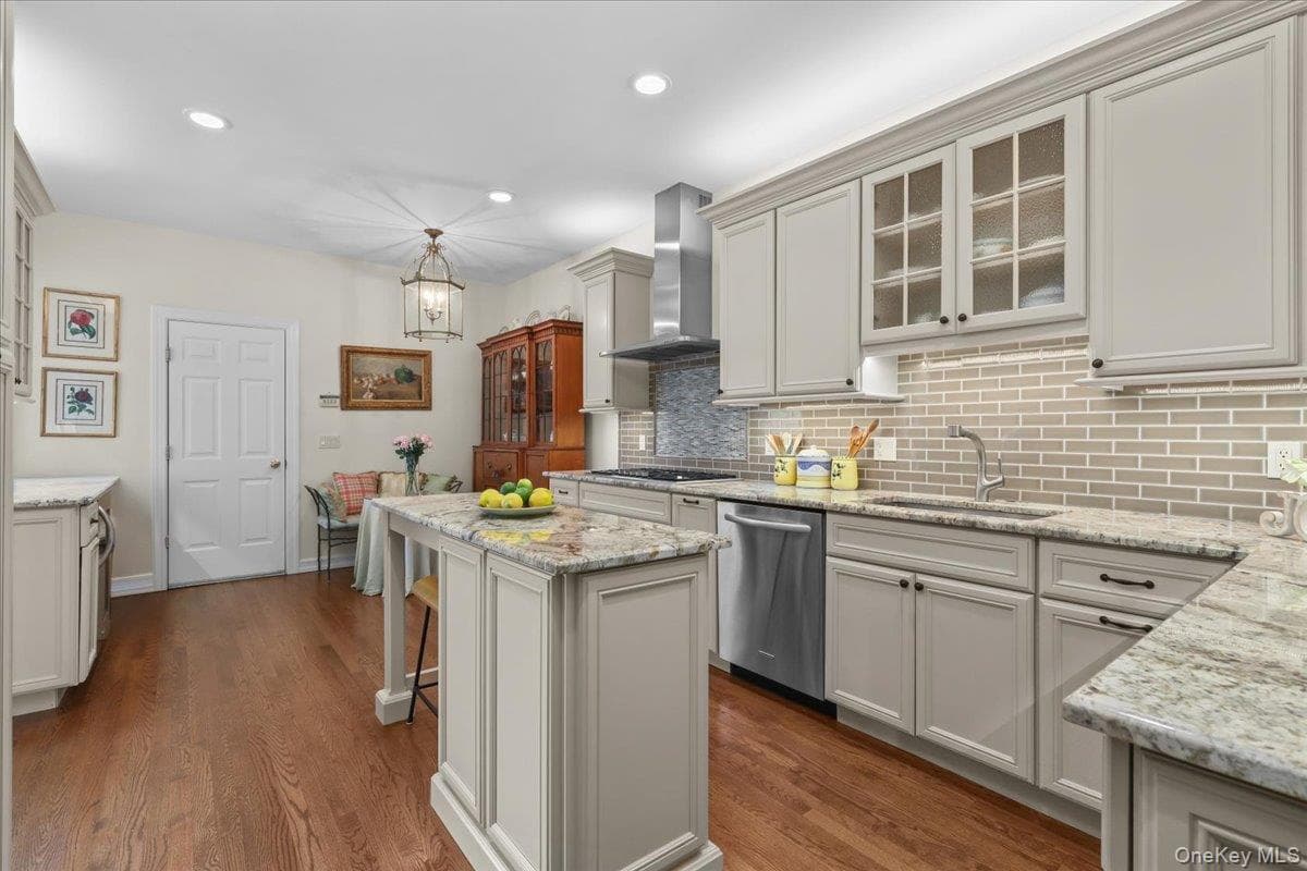 18 Brookview Drive thumbnail 4