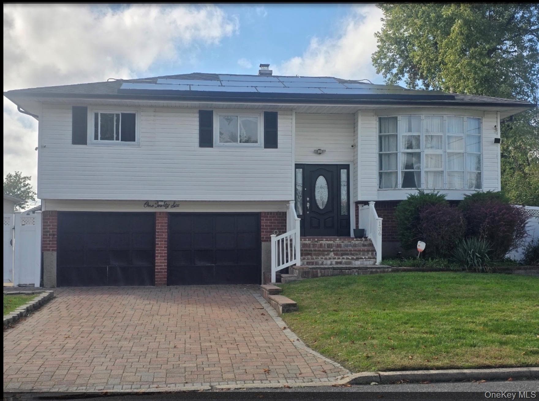 136 Front Avenue photo 1