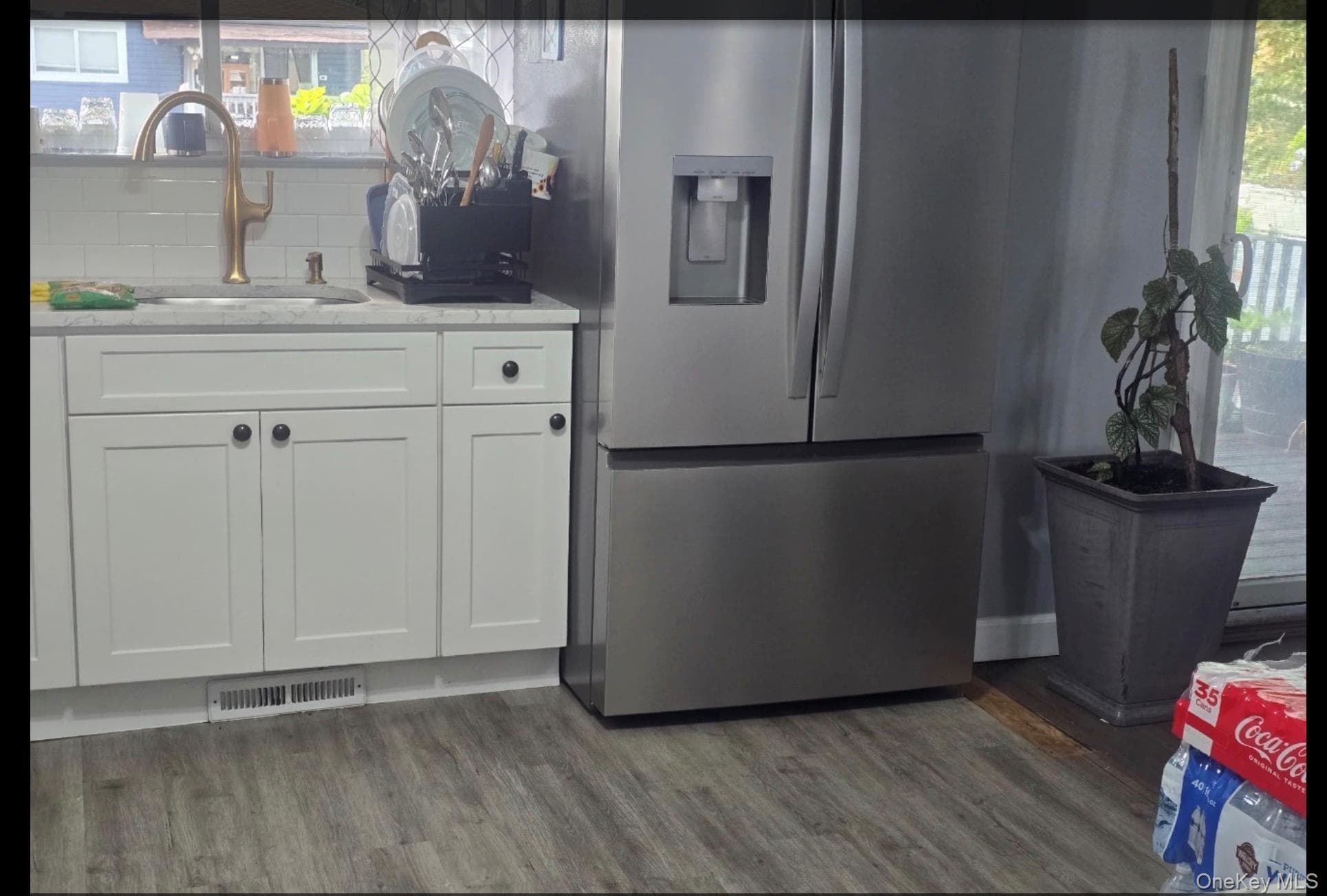 136 Front Avenue thumbnail 15