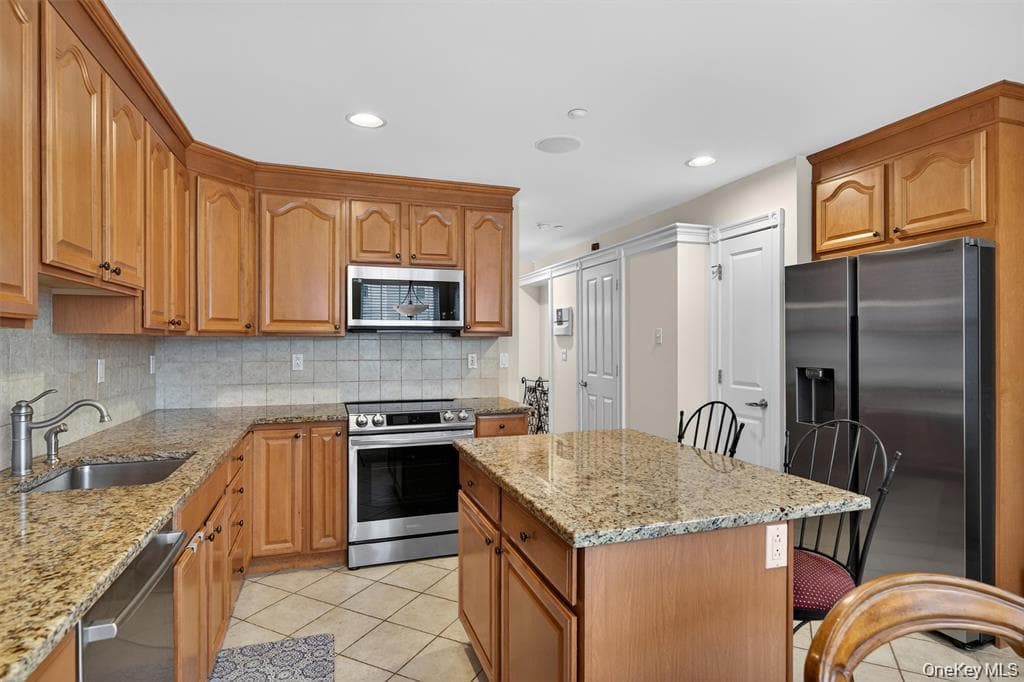 3 Harbor Pointe Drive thumbnail 17