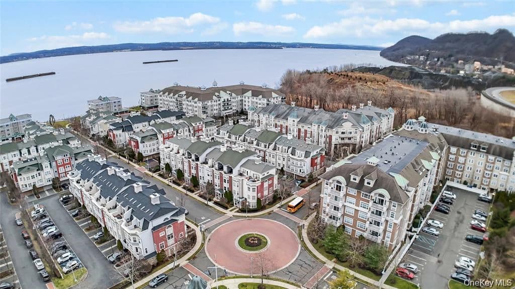 3 Harbor Pointe Drive thumbnail 3