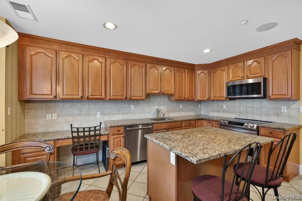 3 Harbor Pointe Drive thumbnail 18