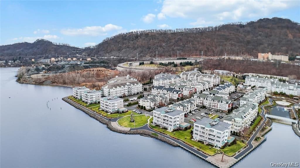 3 Harbor Pointe Drive thumbnail 2
