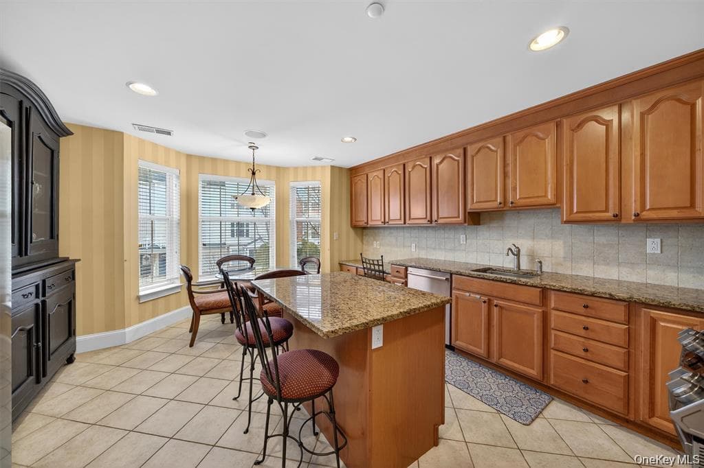 3 Harbor Pointe Drive thumbnail 16