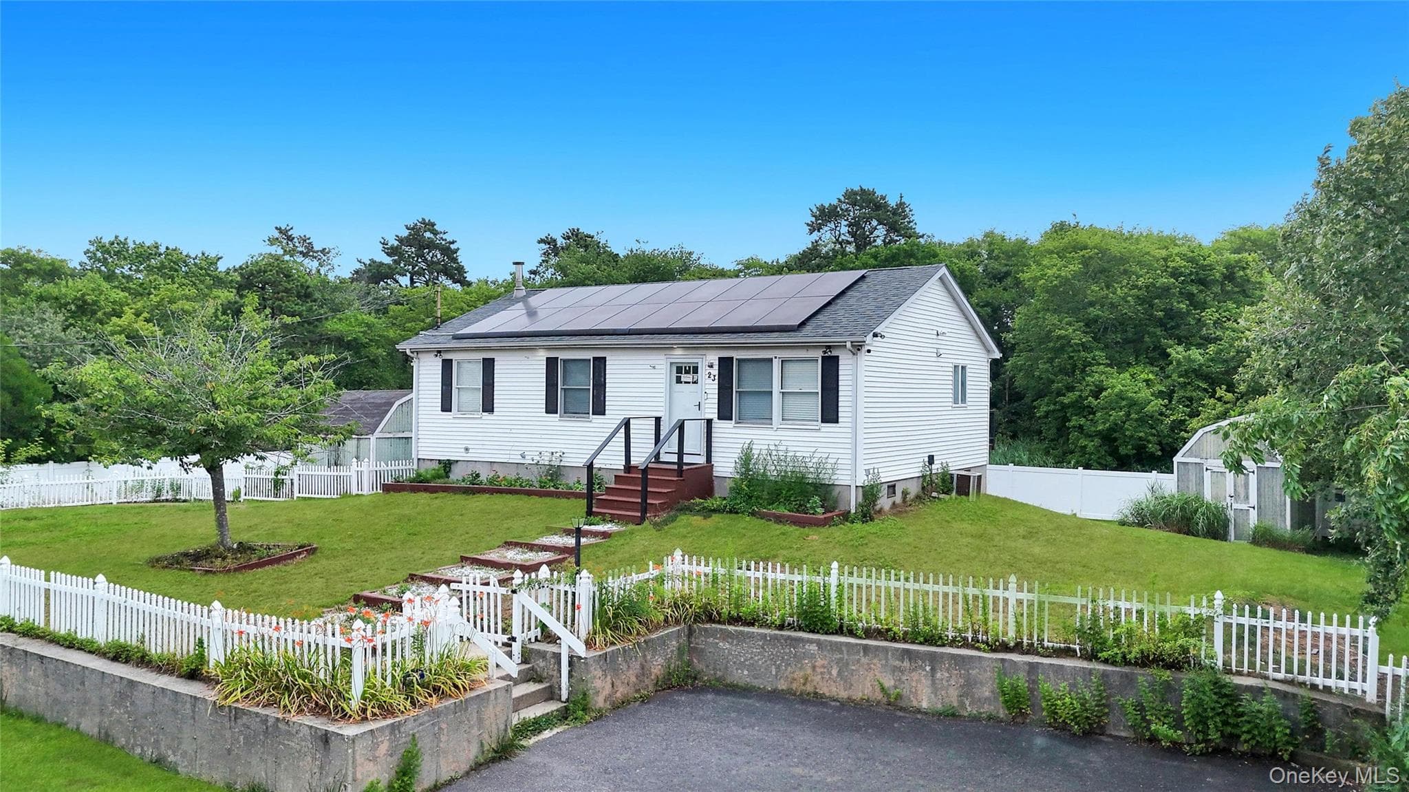 23 Hemlock Drive photo 1