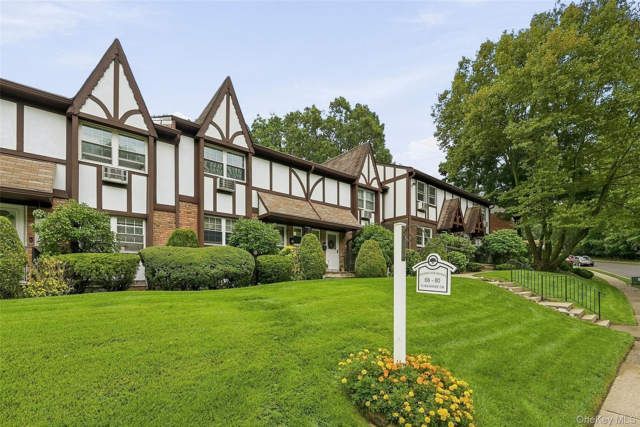 72 Yorkshire Drive thumbnail 2