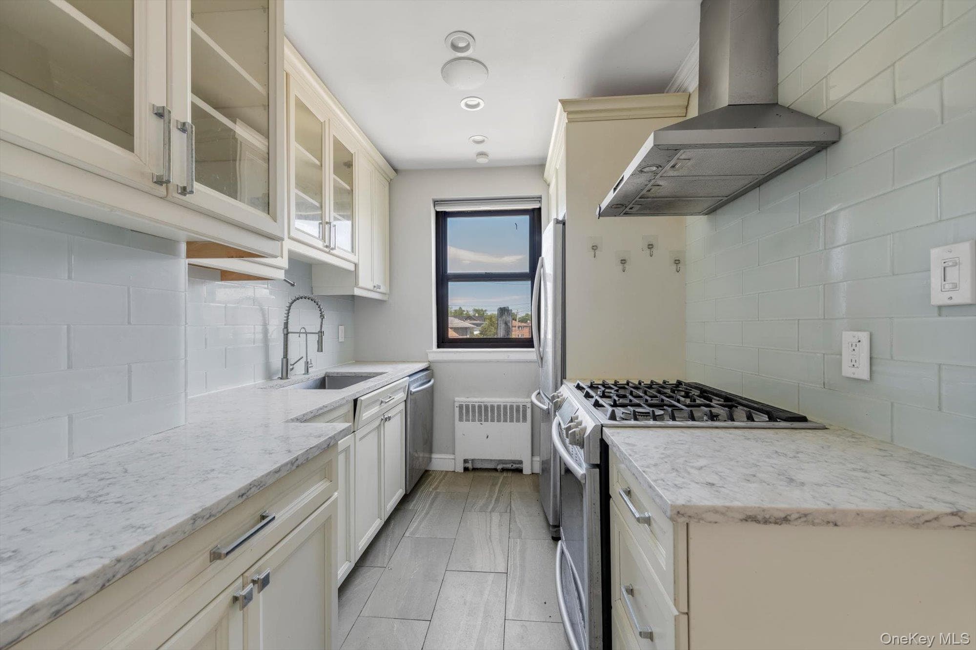20106 Rocky Hill Road Unit: 6G2, Bayside