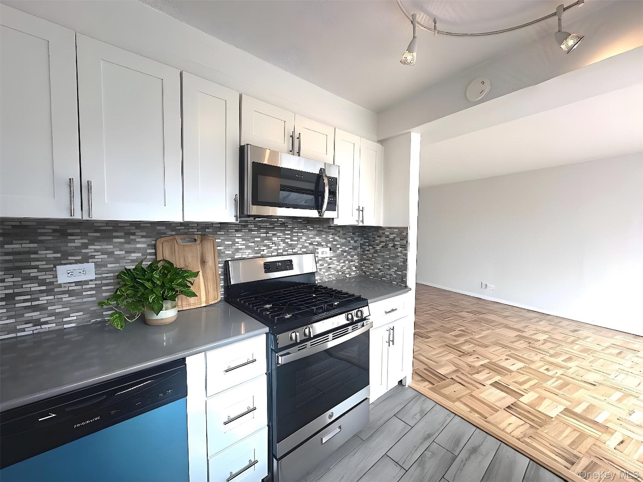 4455 Douglas Avenue Unit: 9M thumbnail 6