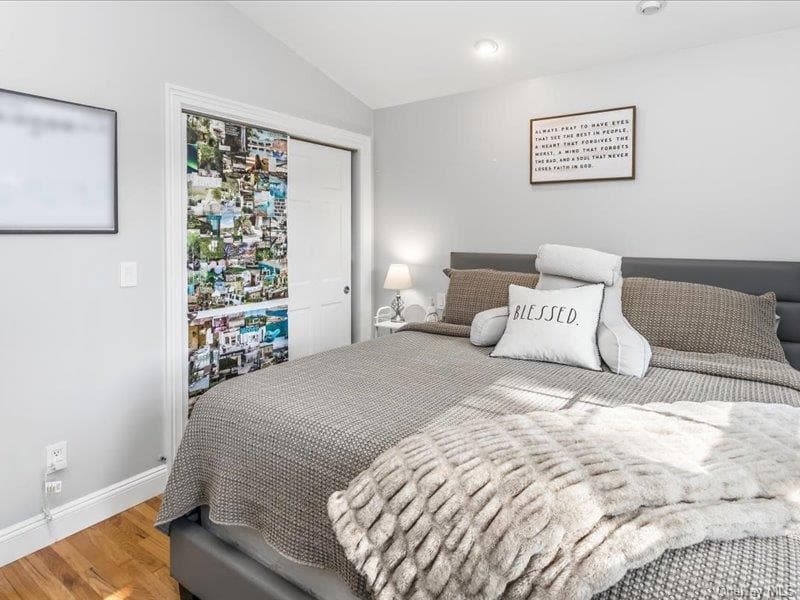 260 W 20th Street thumbnail 14