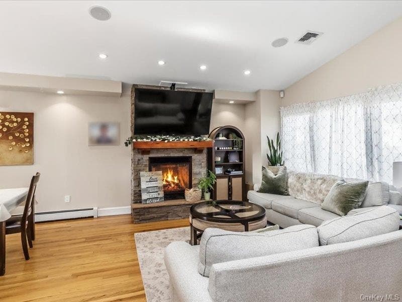 260 W 20th Street thumbnail 3