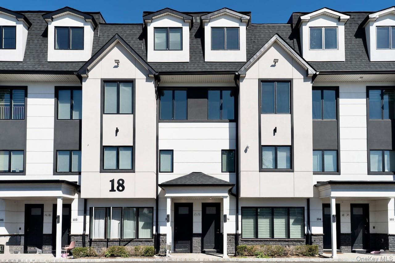 18 Twin Avenue Unit: 304, Spring Valley