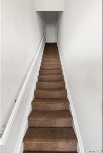 97 Merrick Road thumbnail 13