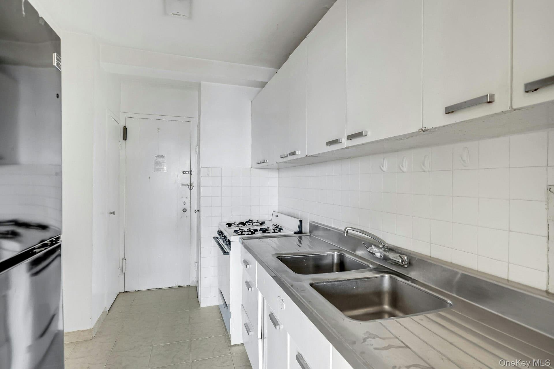 1 Fordham Hill Oval Unit: 12C thumbnail 7