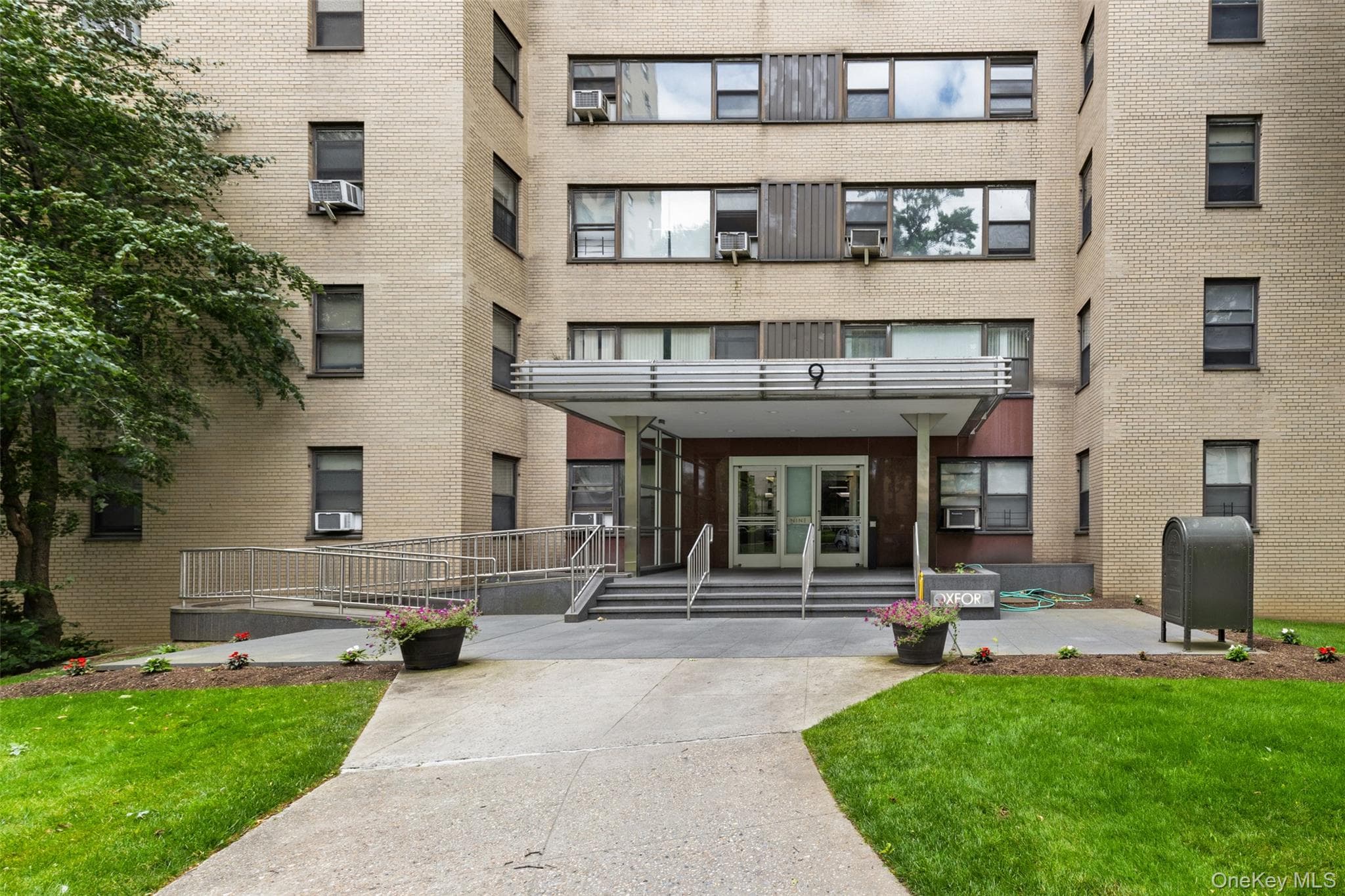 1 Fordham Hill Oval Unit: 12C thumbnail 36