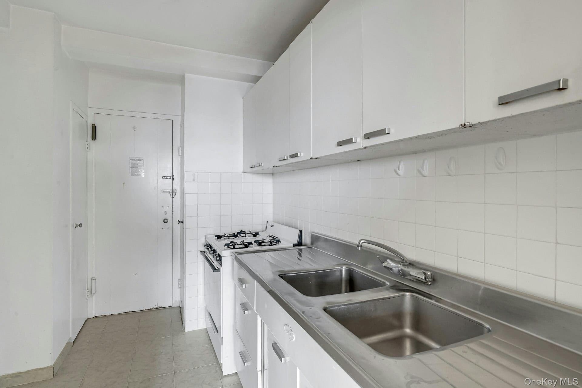 1 Fordham Hill Oval Unit: 12C thumbnail 6