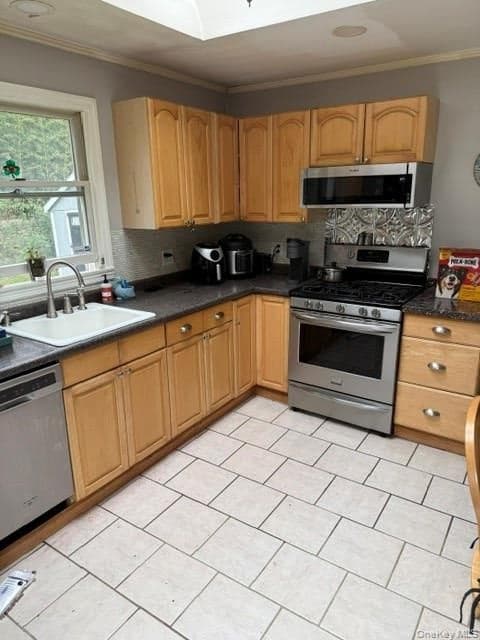 10 Whittier Drive thumbnail 5