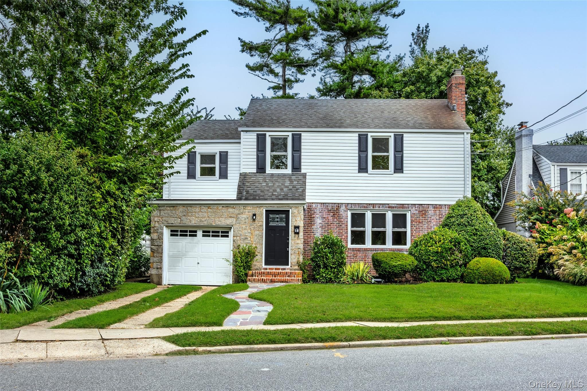 81 Rowe Avenue, East Rockaway