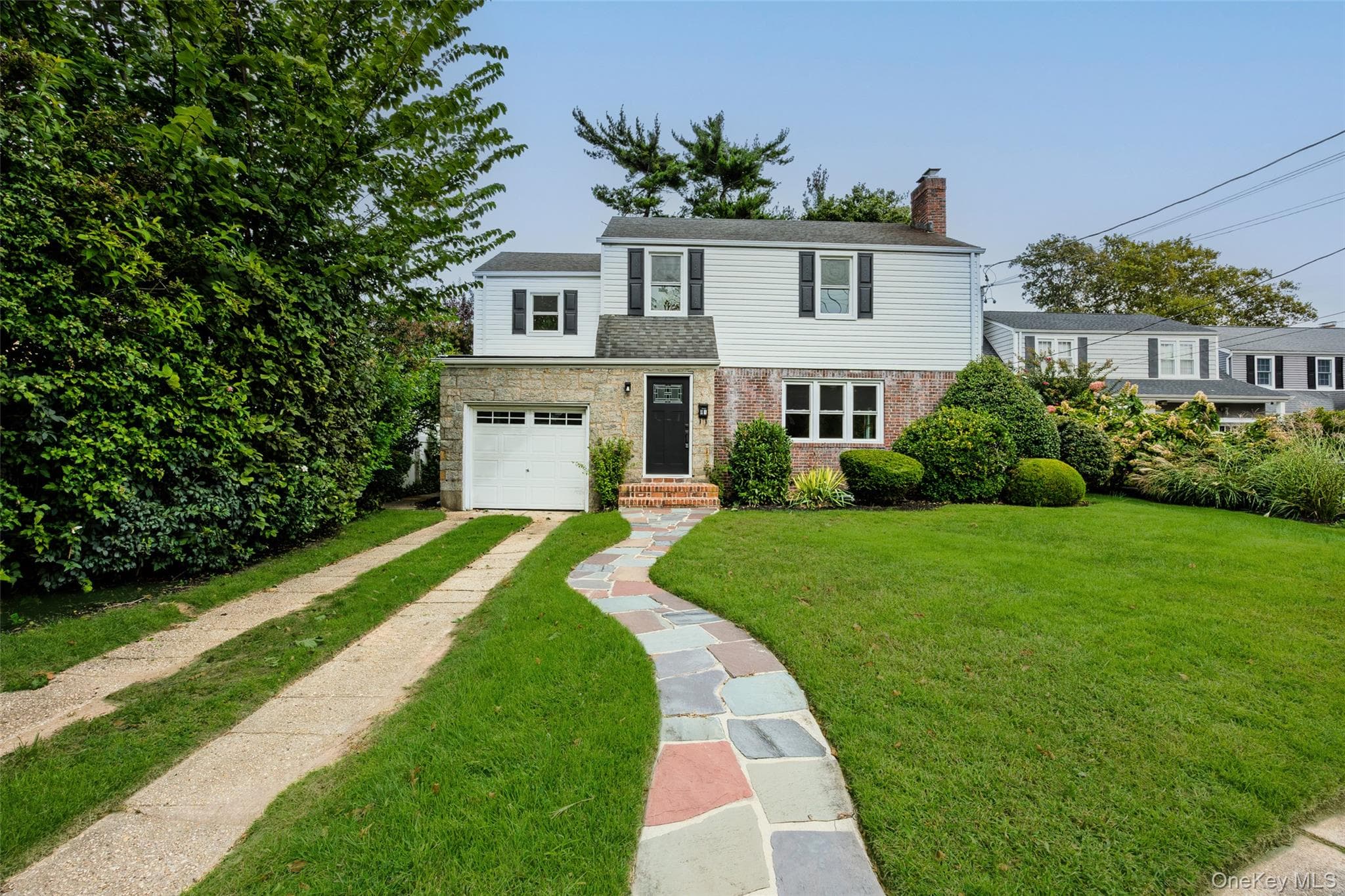 81 Rowe Avenue thumbnail 3
