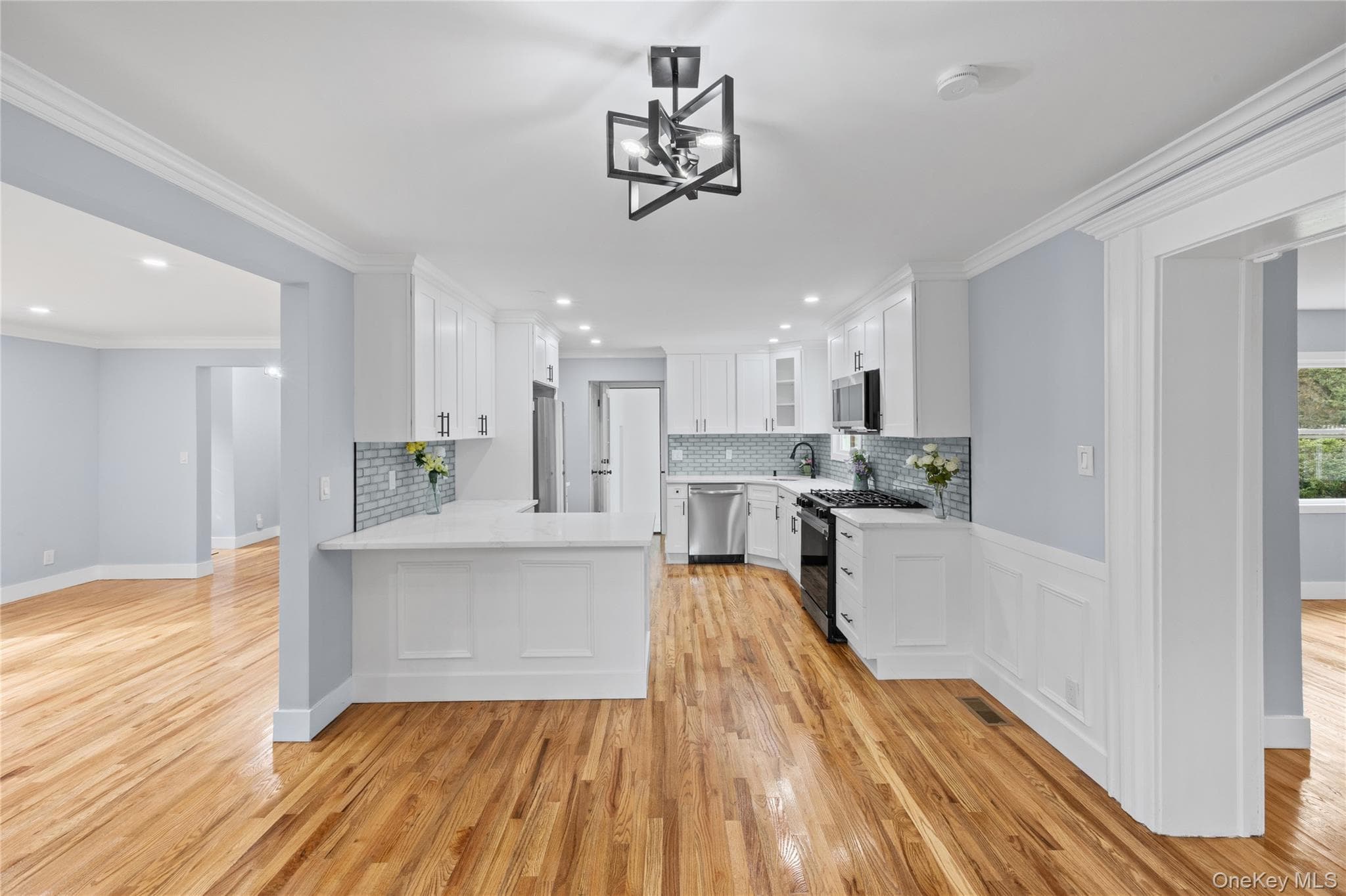 81 Rowe Avenue thumbnail 7