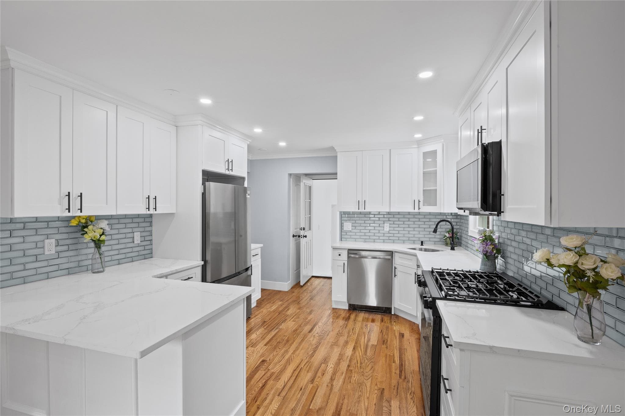 81 Rowe Avenue thumbnail 8