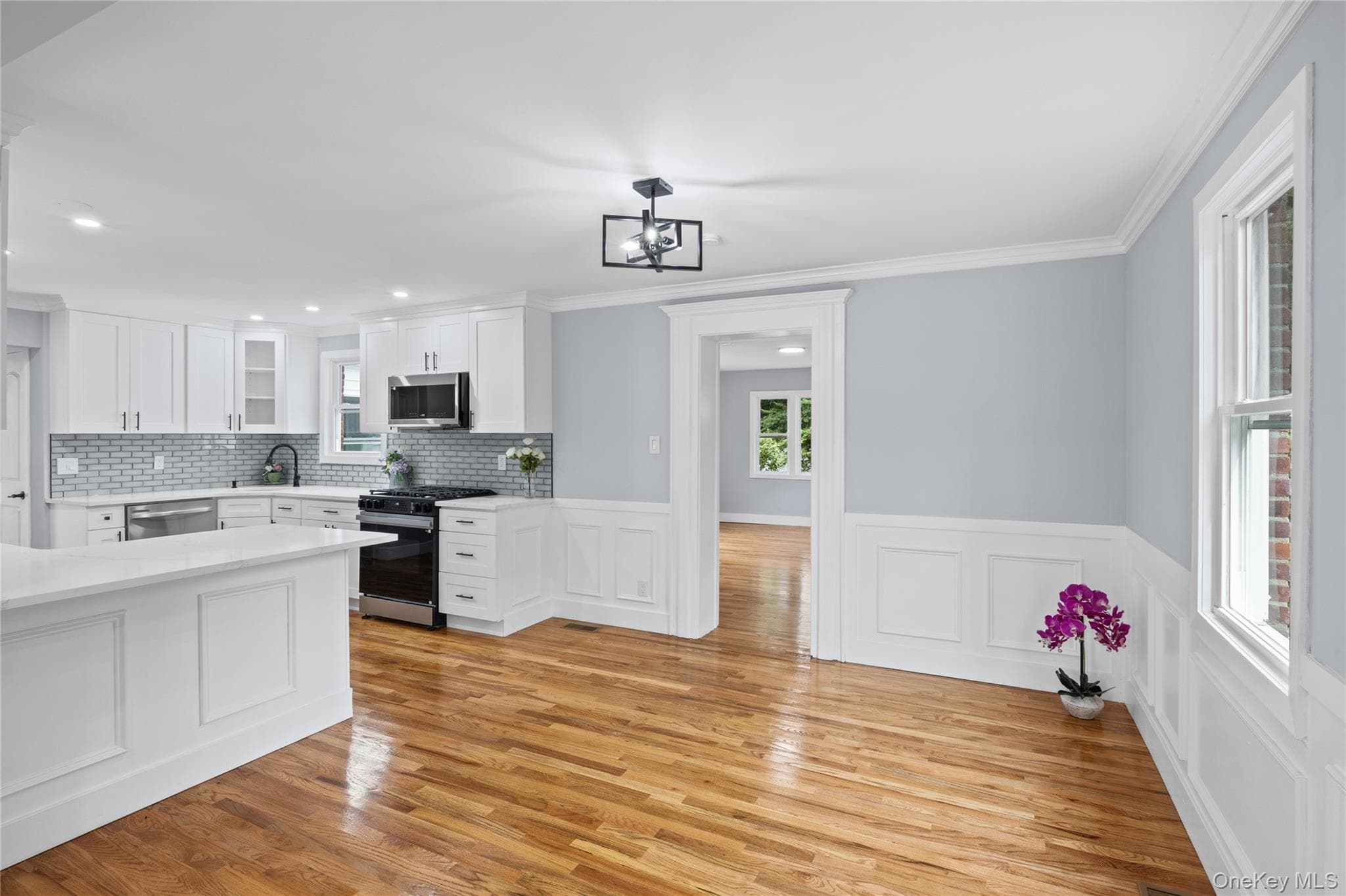 81 Rowe Avenue thumbnail 12