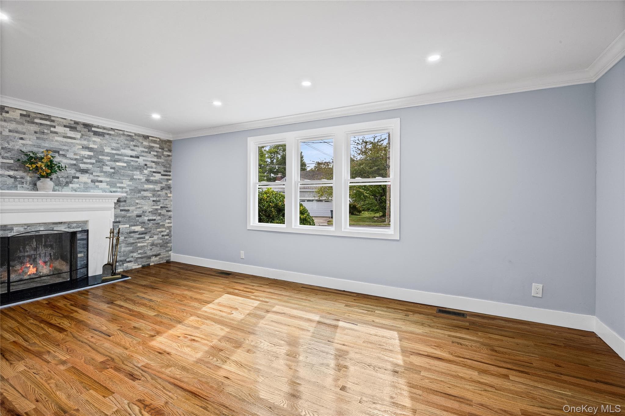 81 Rowe Avenue thumbnail 15