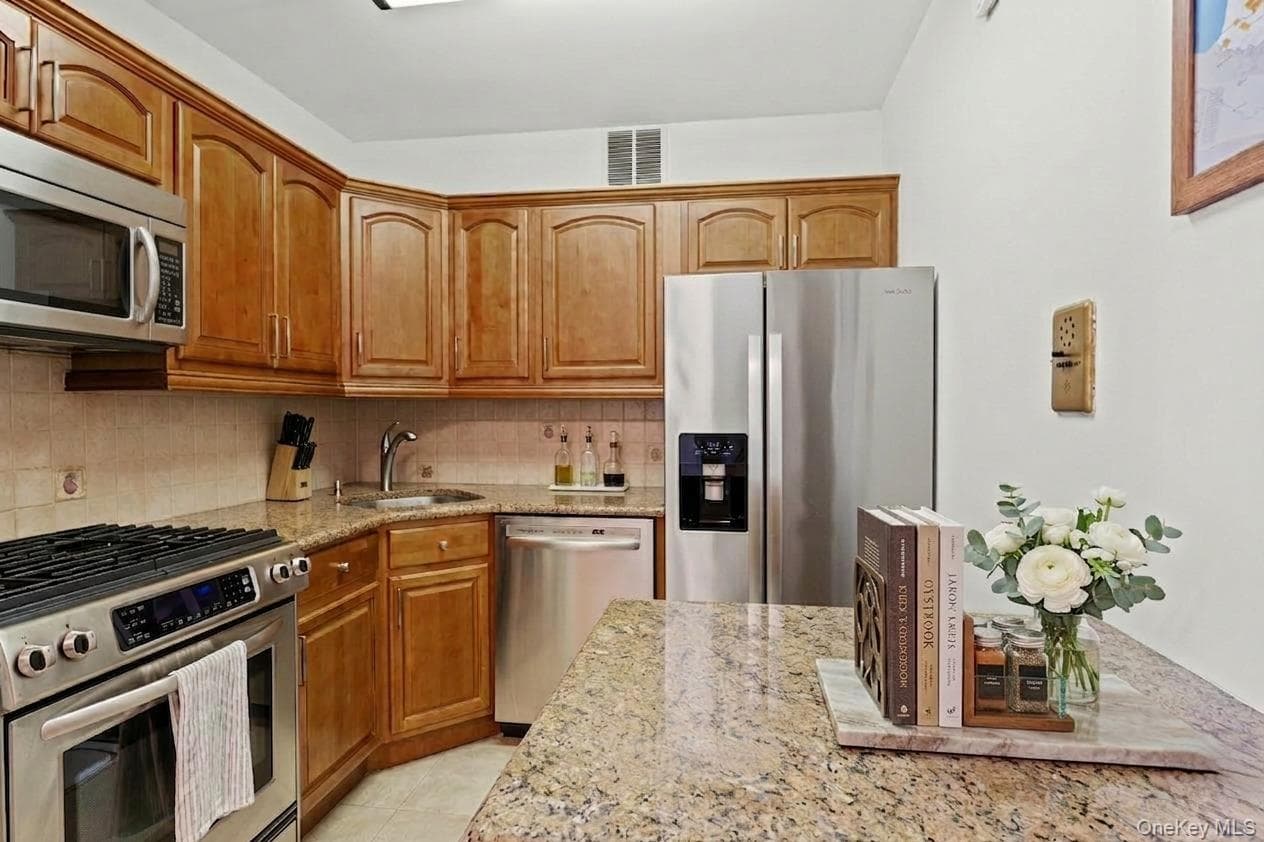 300 E 40th Street Unit: 12E thumbnail 7