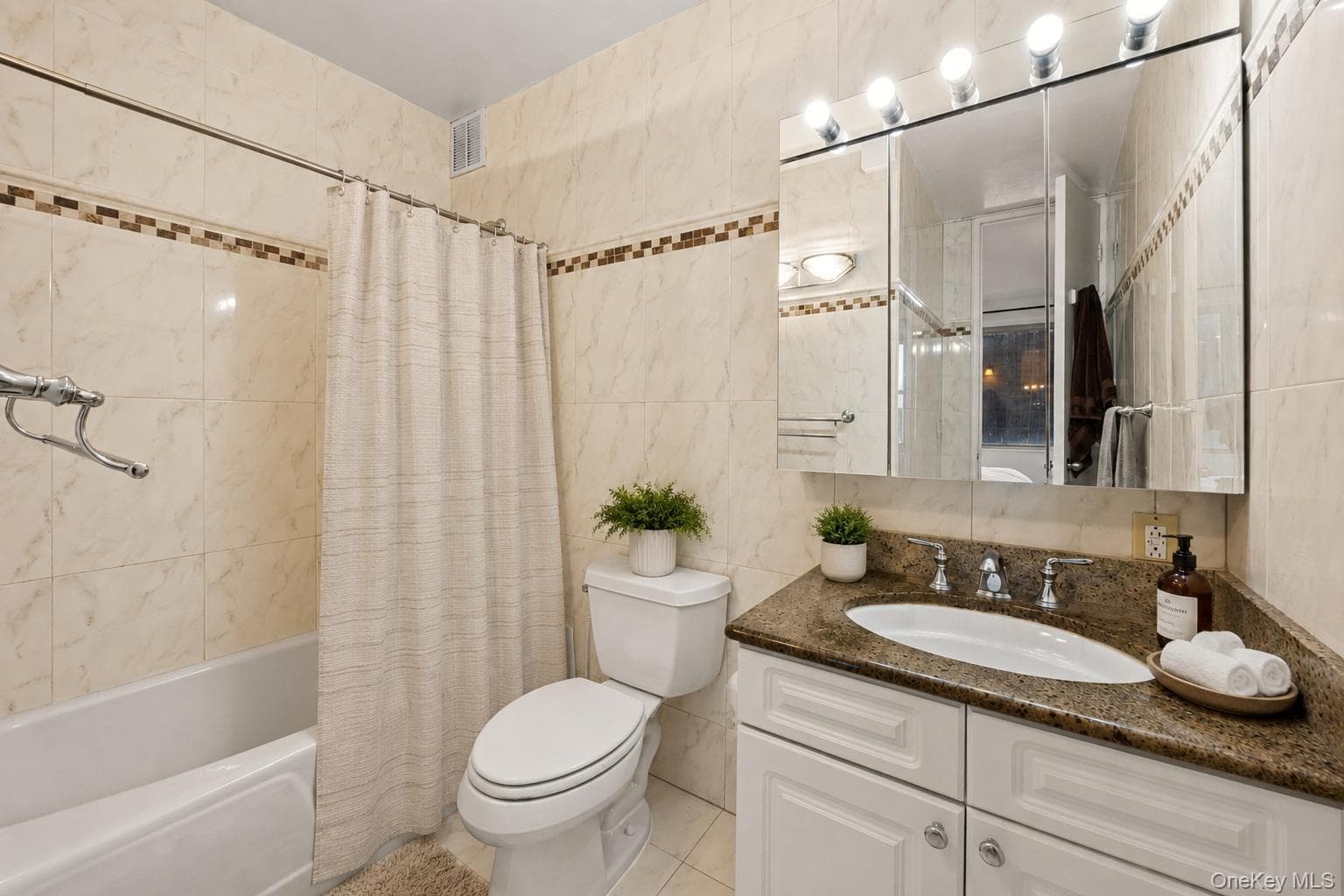 300 E 40th Street Unit: 12E thumbnail 4