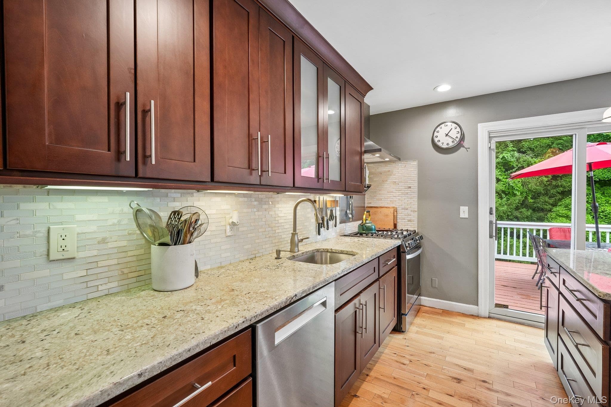 111 Hilltop Road thumbnail 20